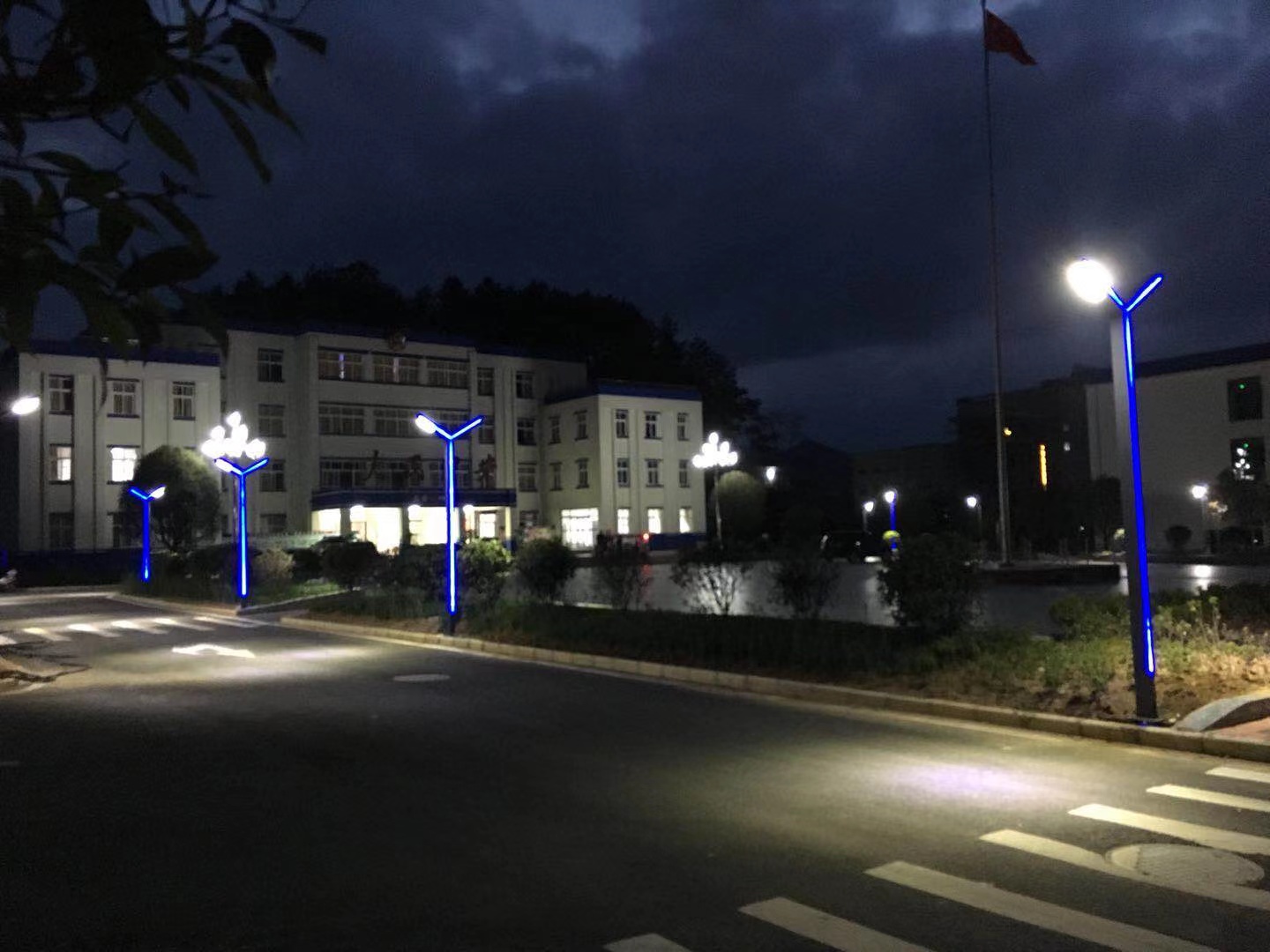 庭院灯厂家对城市立交桥照明的思路